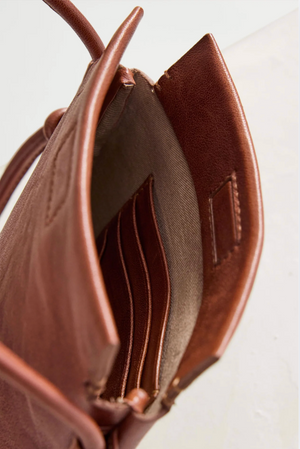 JUJU & Co Marina Pouch in Cognac