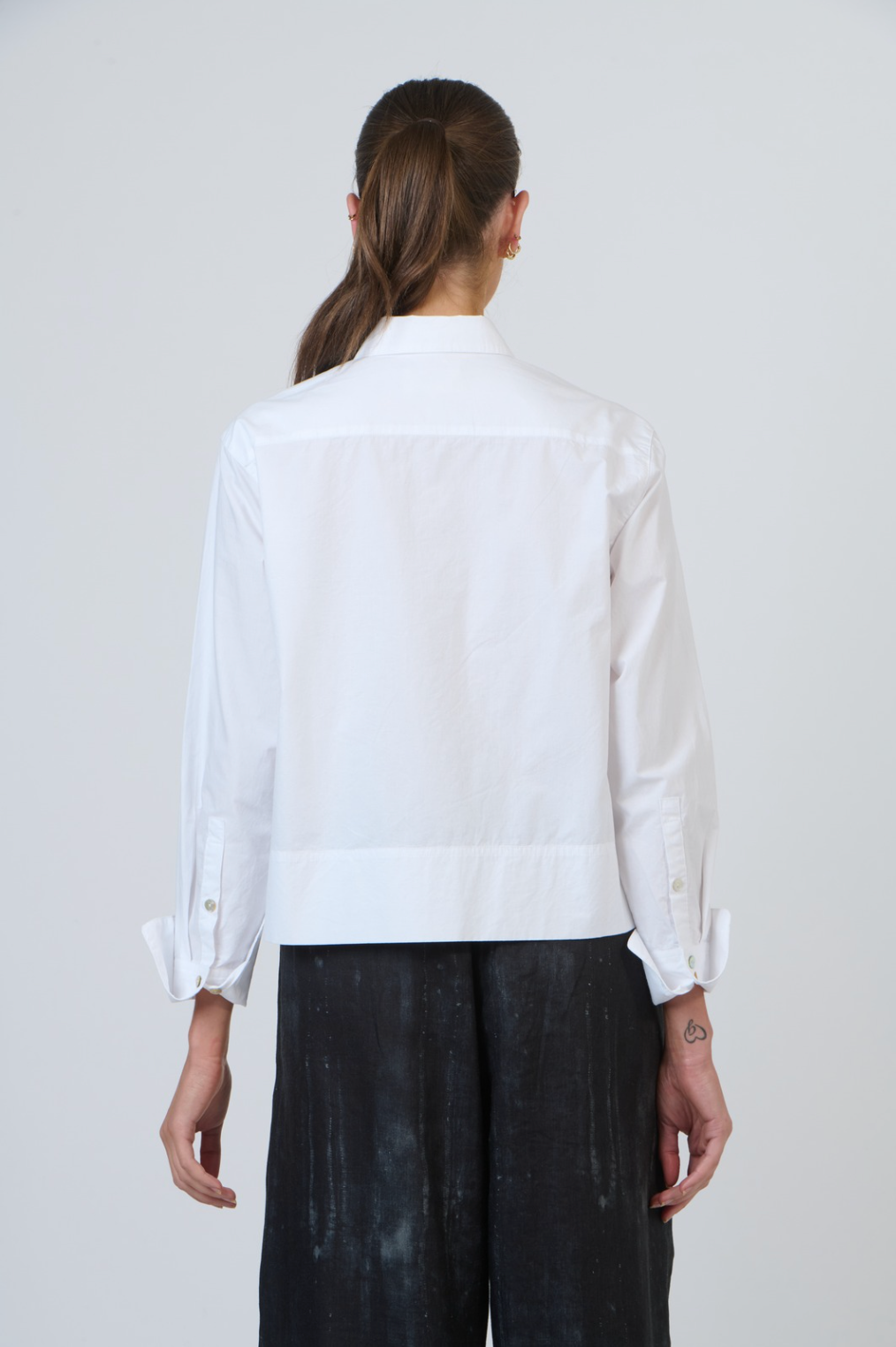 Naturals by O & J Button Through Top in Plain White