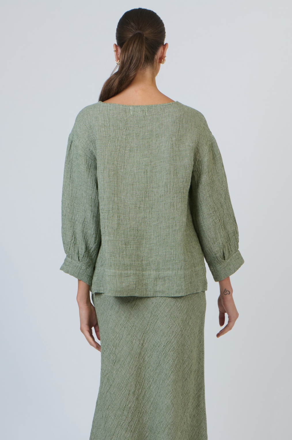 Naturals by O & J Boat Neck Top in Oregano Fleck