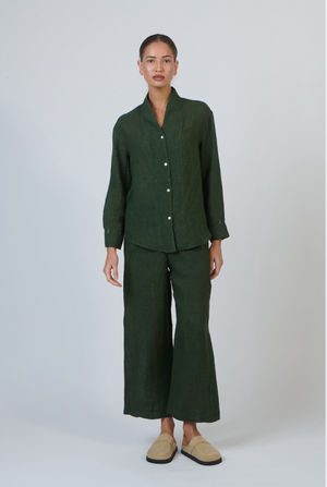 Naturals by O & J Linen V Neckline Shirt in Myrtle