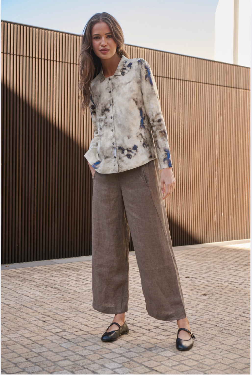 Naturals by O & J Linen Shirt in Emperador Print