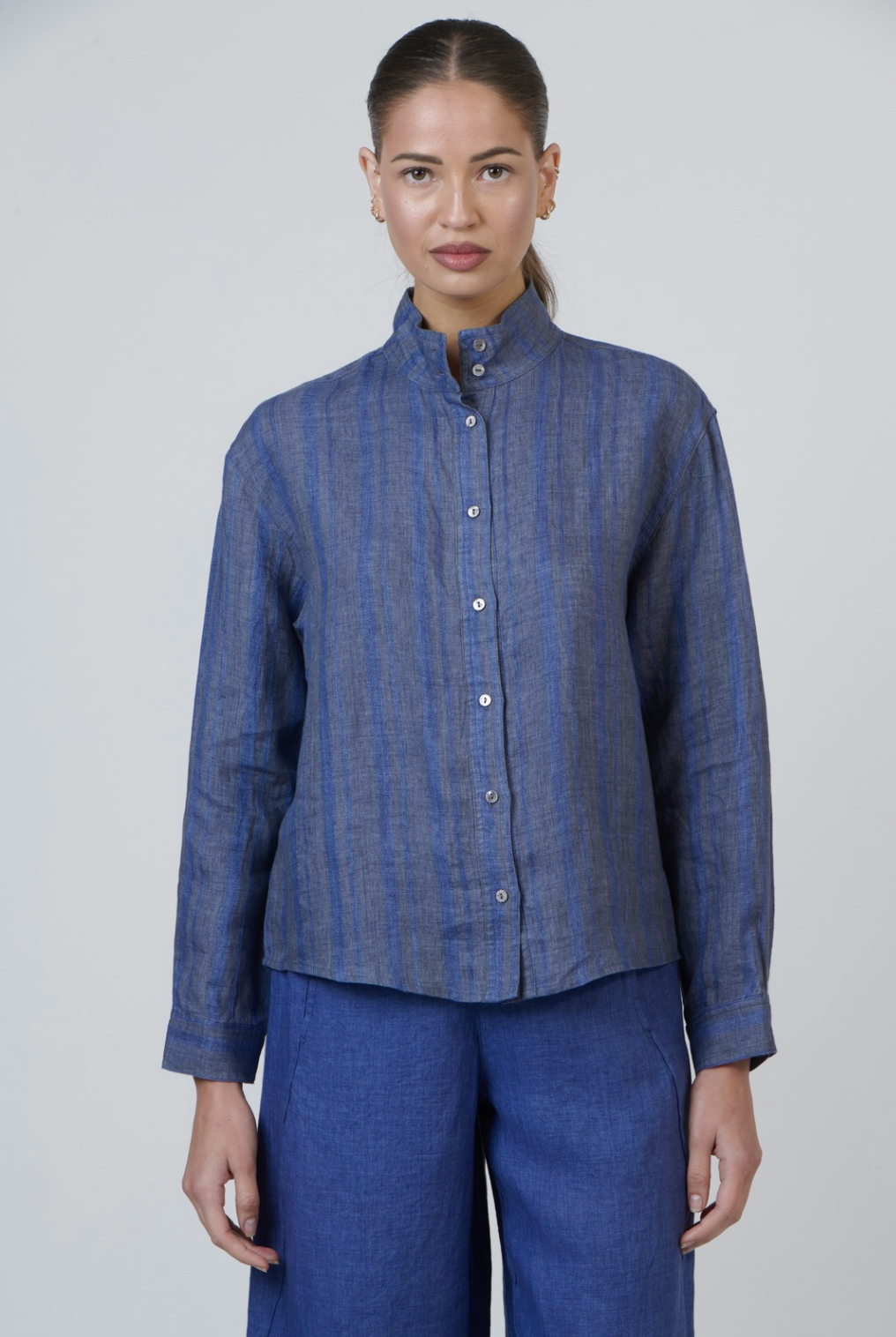 Naturals by O & J Linen High Stand Collar Shirt in Placid Pipe