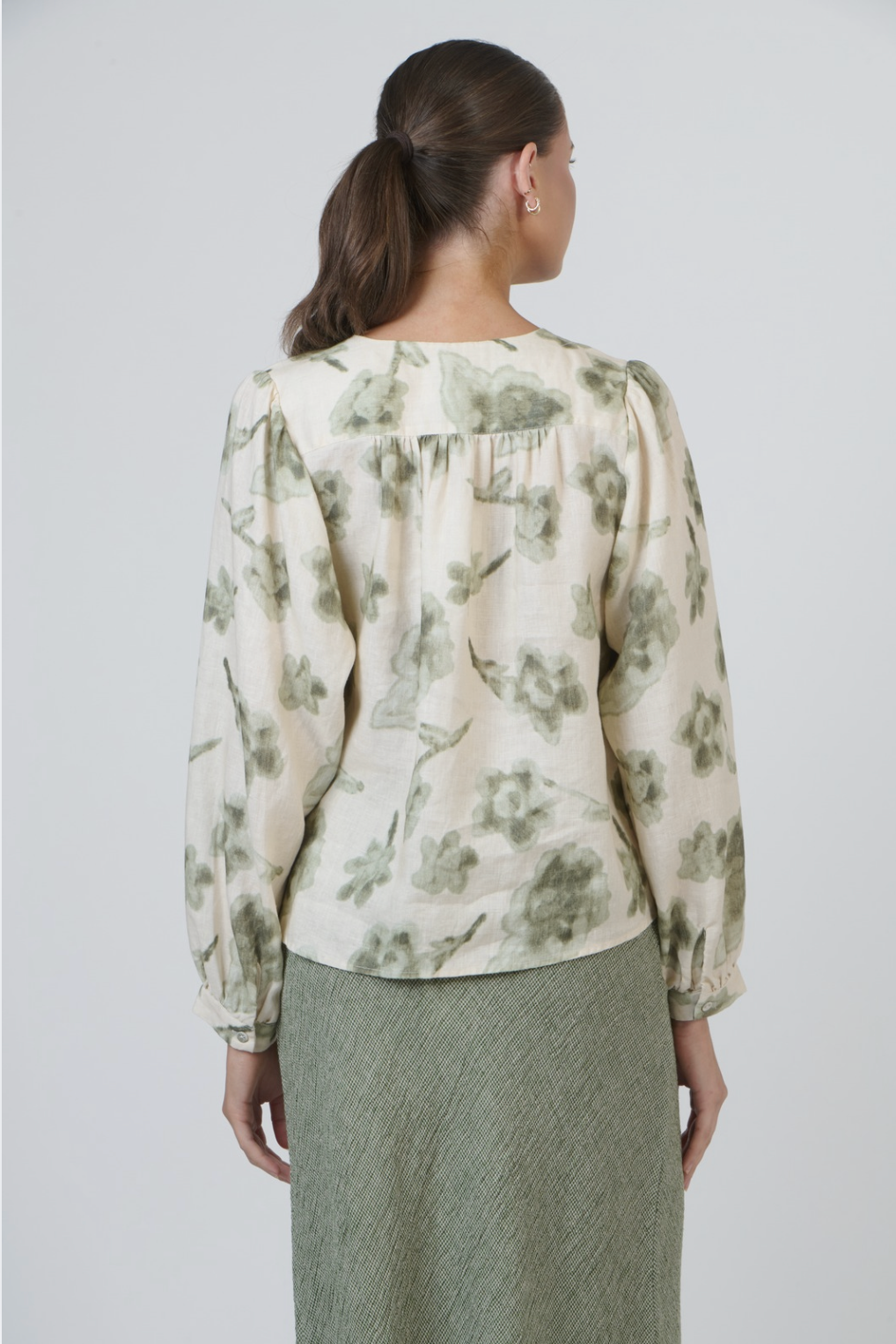 Naturals by O & J Linen Print top in Patina Petals