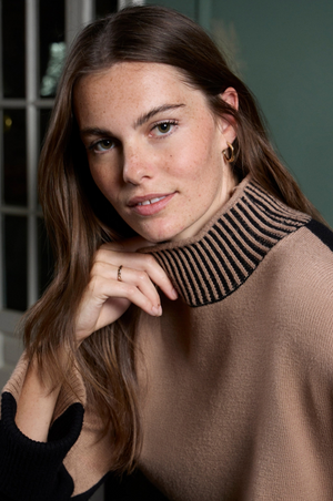 Surkana Two-tone sweater with elastic perkins collar in Beige