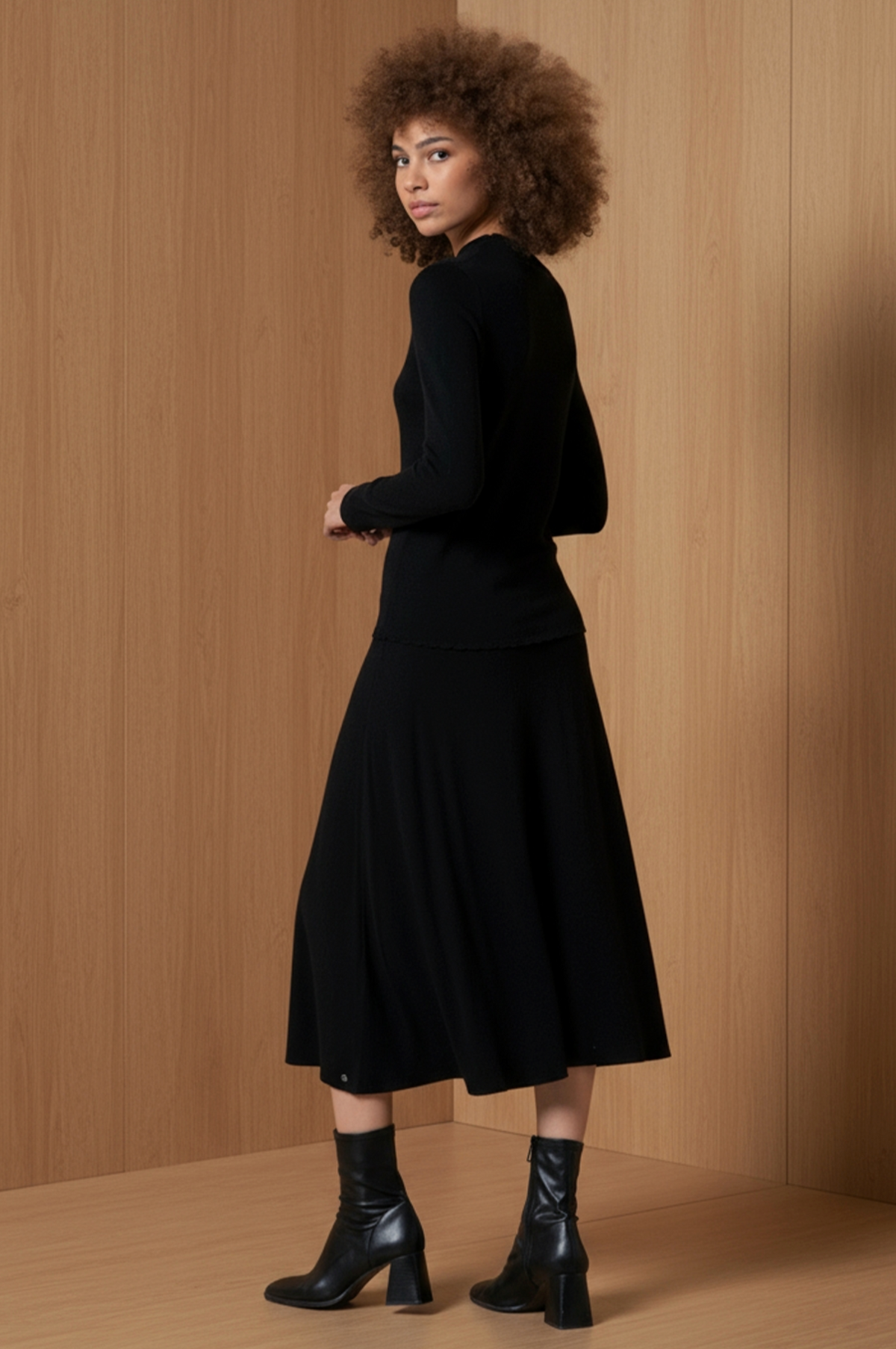 Surkana Knitted Sweater perkins collar in Black