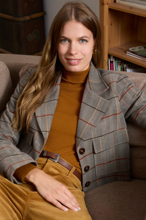 Surkana Cropped plaid blazer in Camel