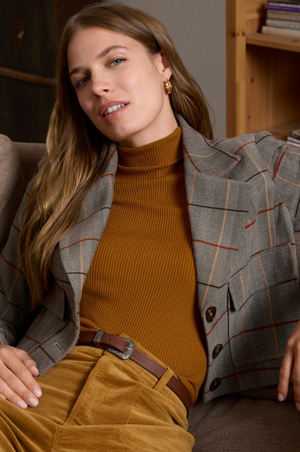Surkana Cropped plaid blazer in Camel