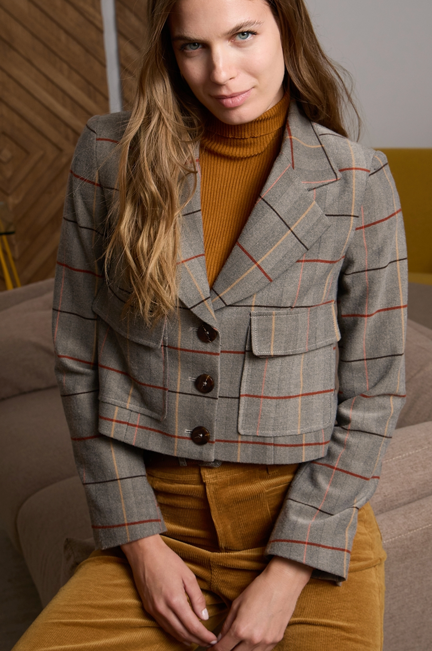 Surkana Cropped plaid blazer in Camel