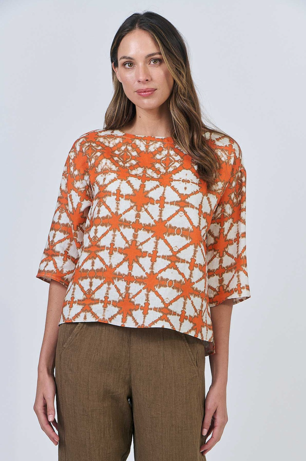 Naturals by O & J 3/4 Sleeve Top in Linen Urchin Print