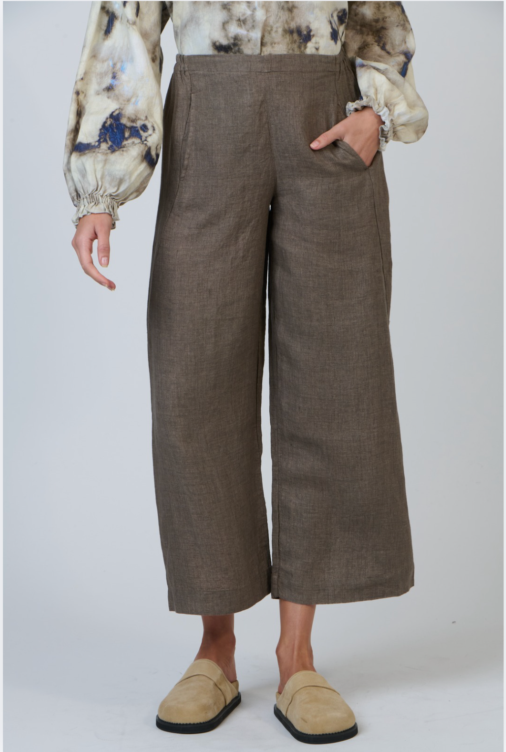 Naturals by O & J Linen Pant in Cigar