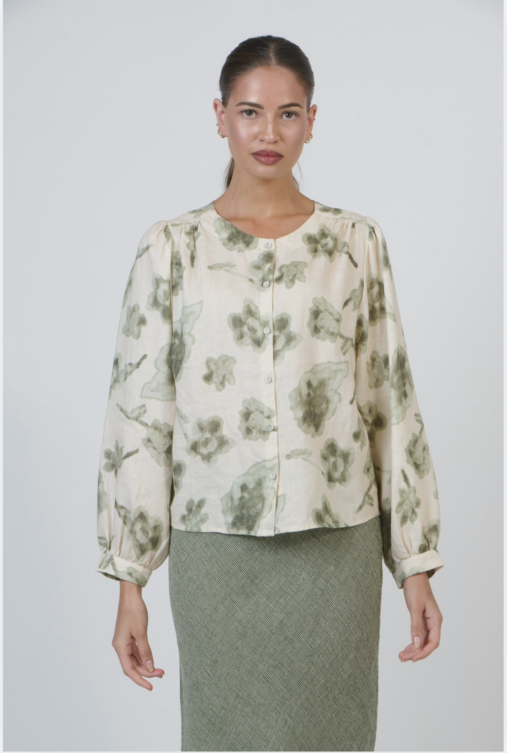Naturals by O & J Linen Print top in Patina Petals