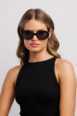 Reality Sunglasses Beautiful Stranger in Black