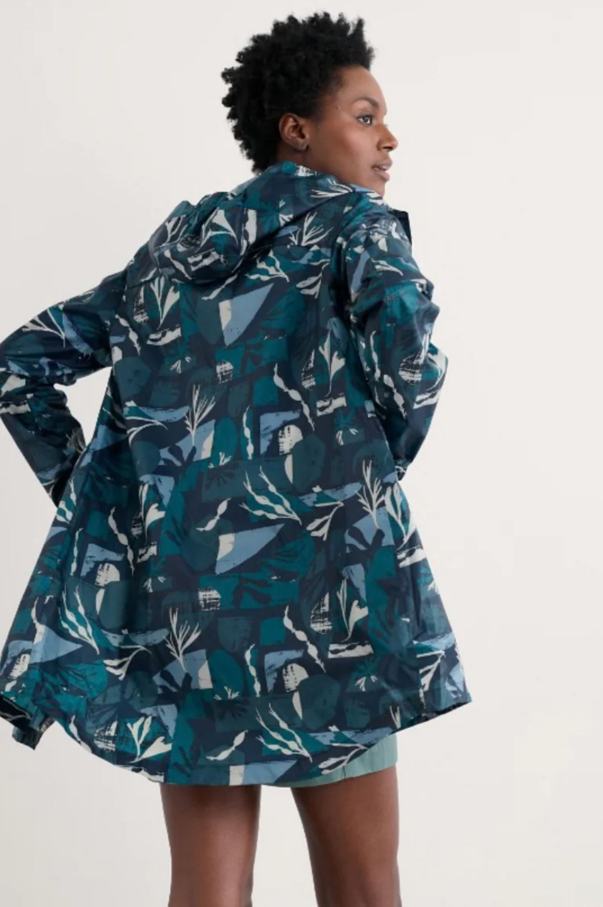 Seasalt Cornwall The Pack It Jacket in Marine Forms Lake