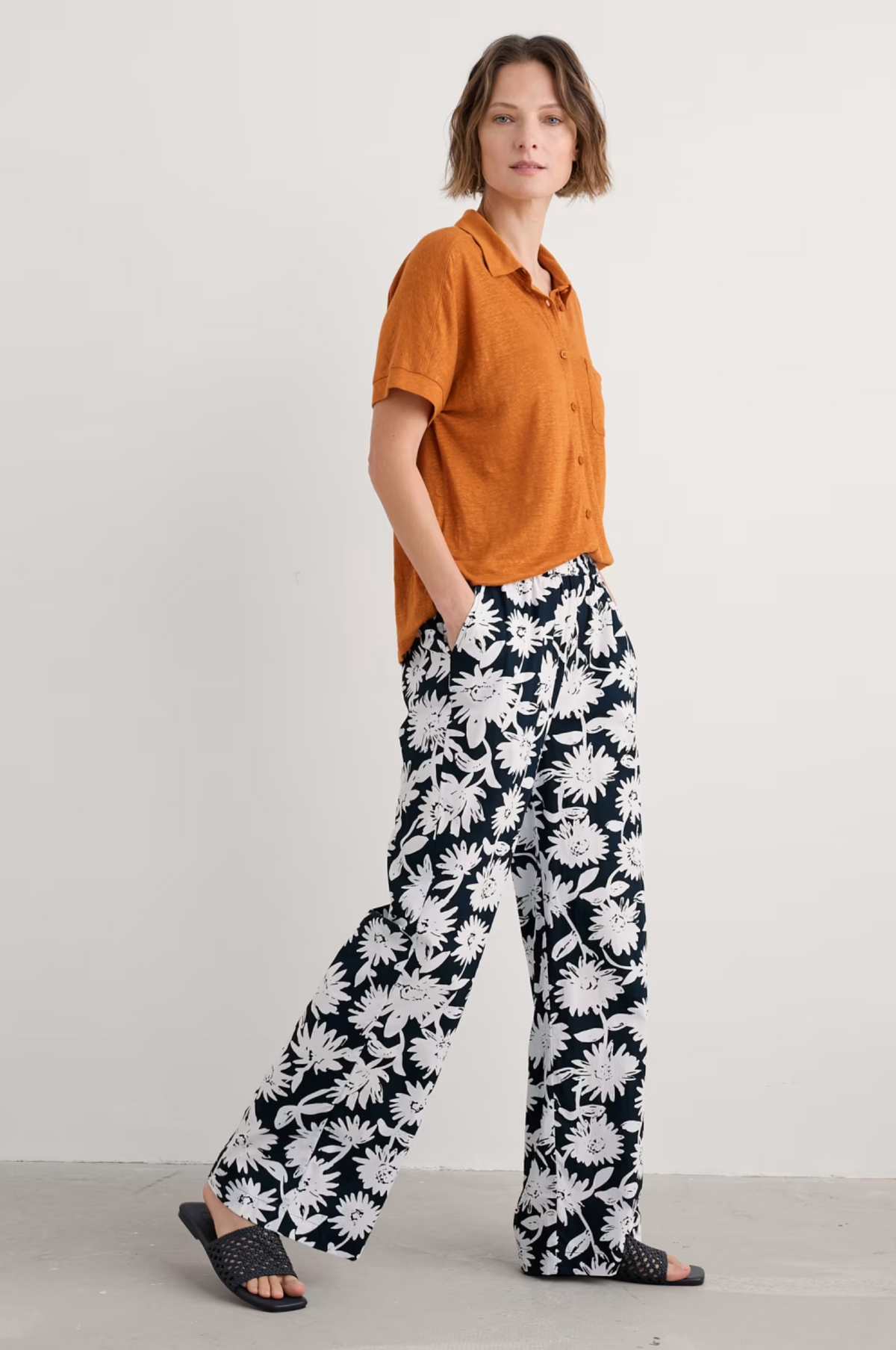 Seasalt Cornwall Poolfield Printed Trousers in Daisy Shadow Inkwell