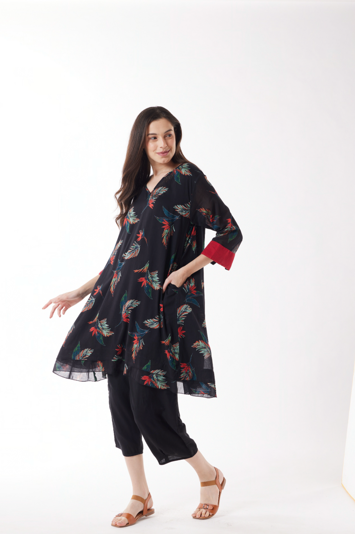 Au Hasard D'un Voyage Midnight Plume Contrast-Cuff Tunic in Black