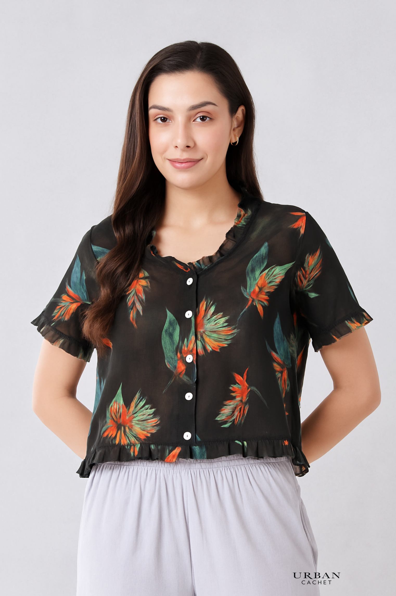 Au Hasard D'un Voyage Fleurette Short Cardi in Black