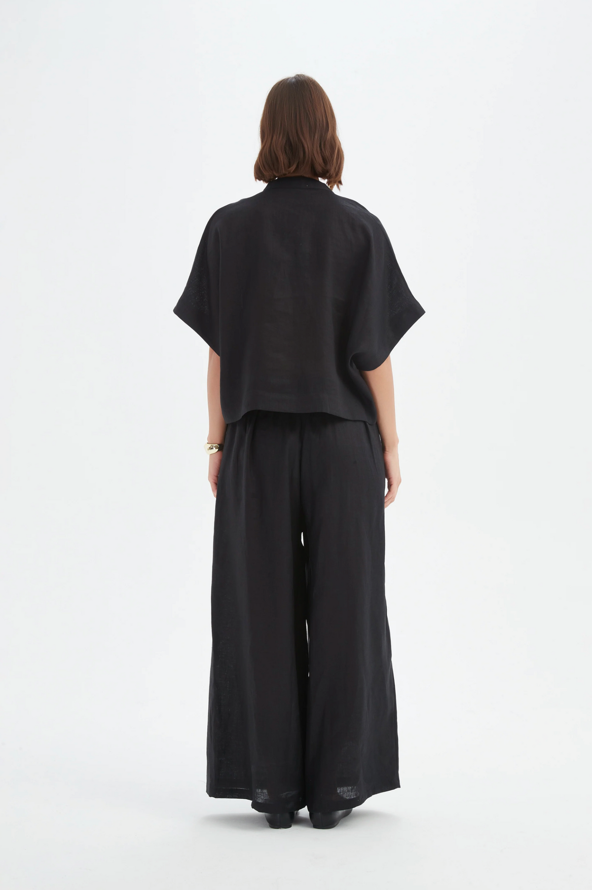 Tirelli Boxy Button Linen Shirt in Black