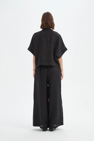 Tirelli Boxy Button Linen Shirt in Black