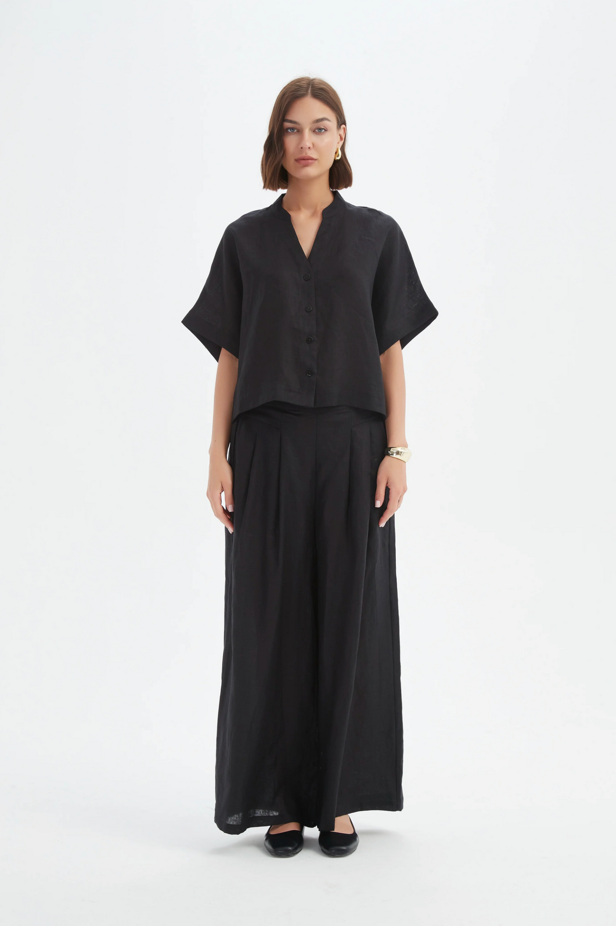 Tirelli Boxy Button Linen Shirt in Black