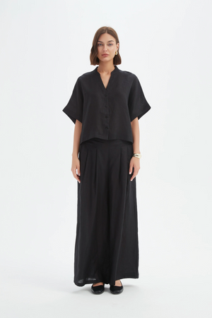 Tirelli Boxy Button Linen Shirt in Black