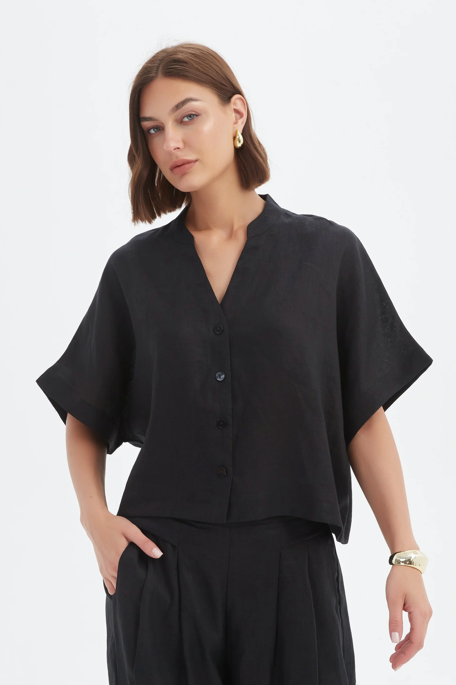 Tirelli Boxy Button Linen Shirt in Black