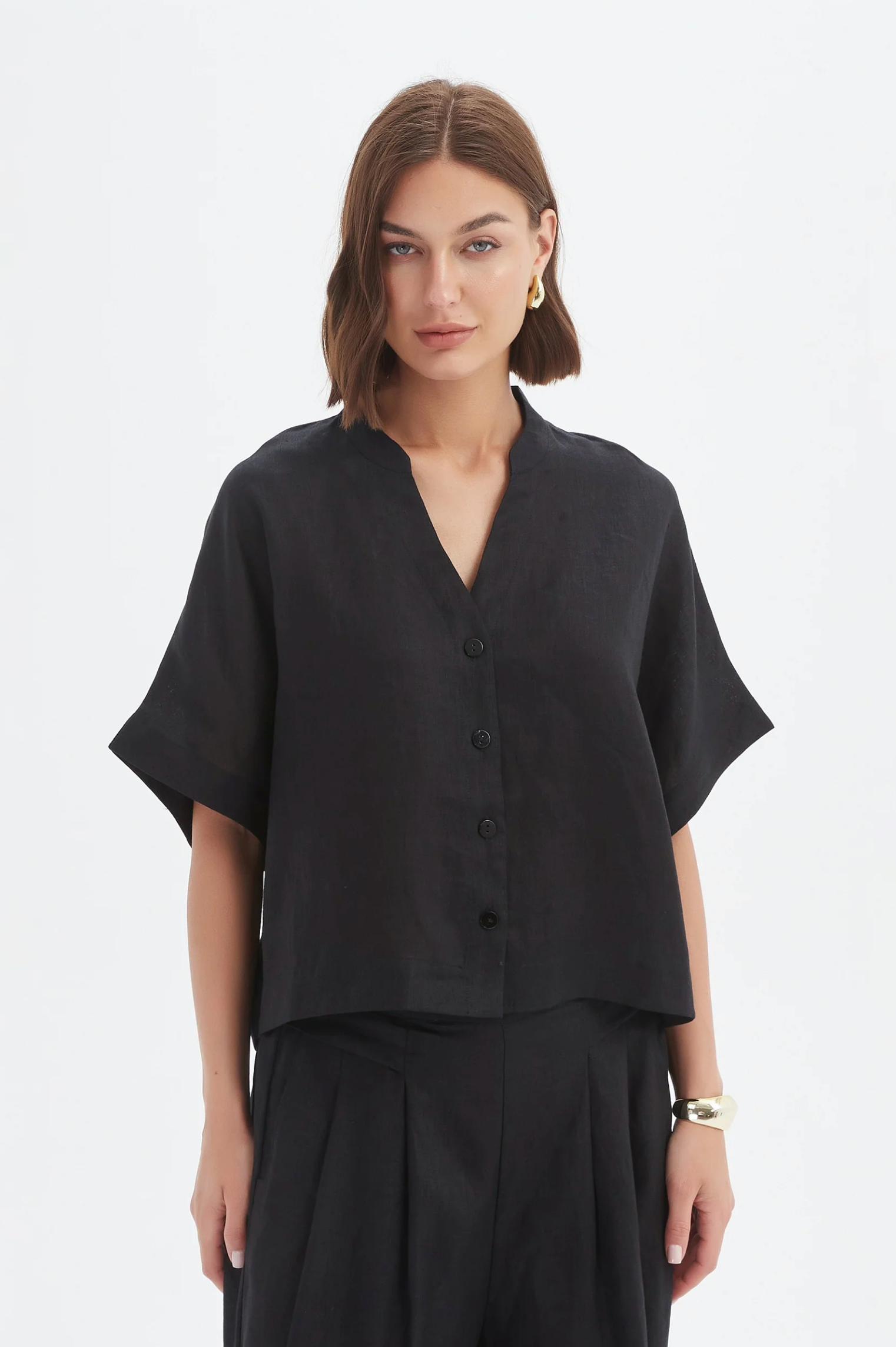 Tirelli Boxy Button Linen Shirt in Black