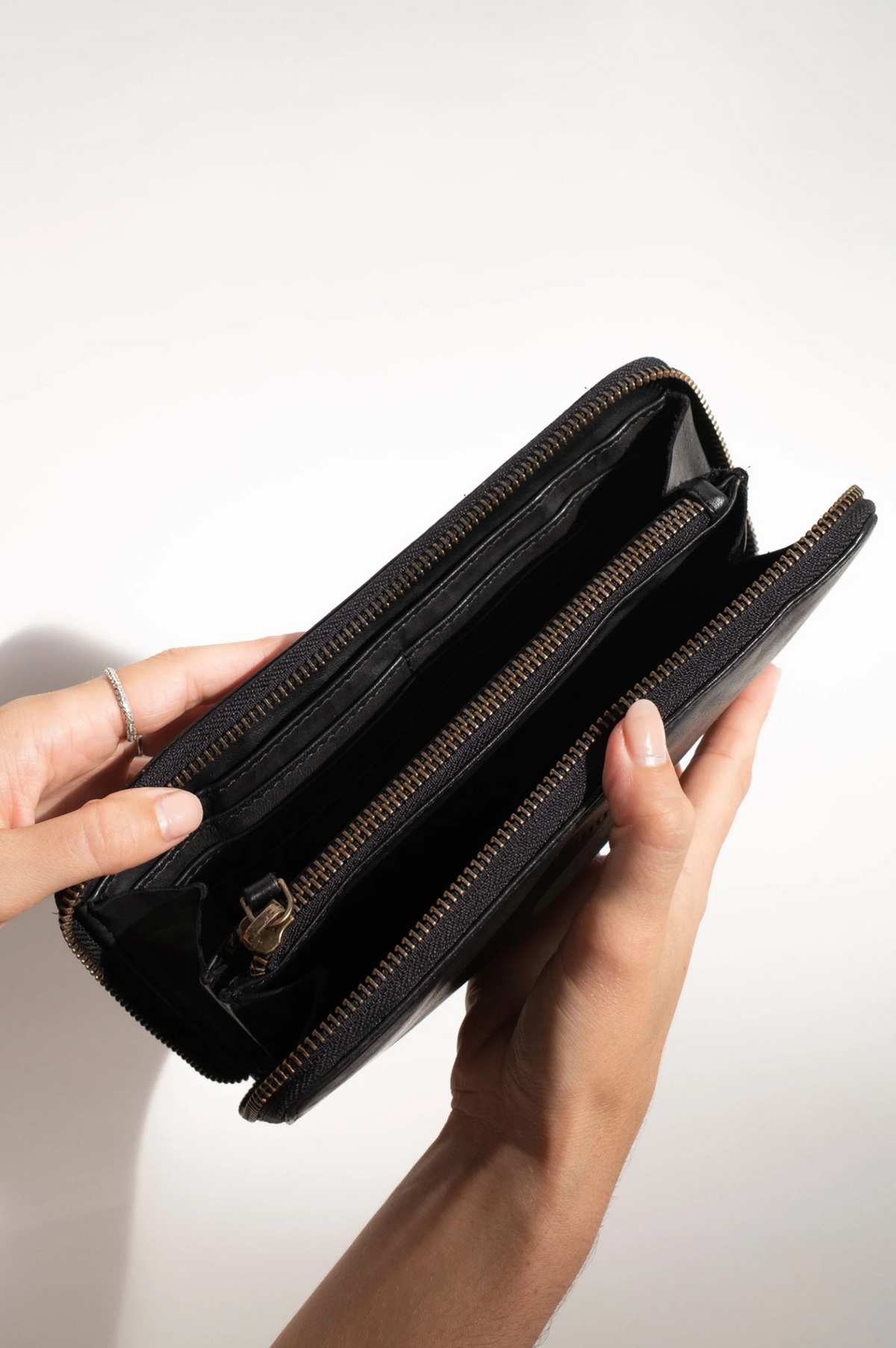 JUJU & Co Slim Wallet in Black