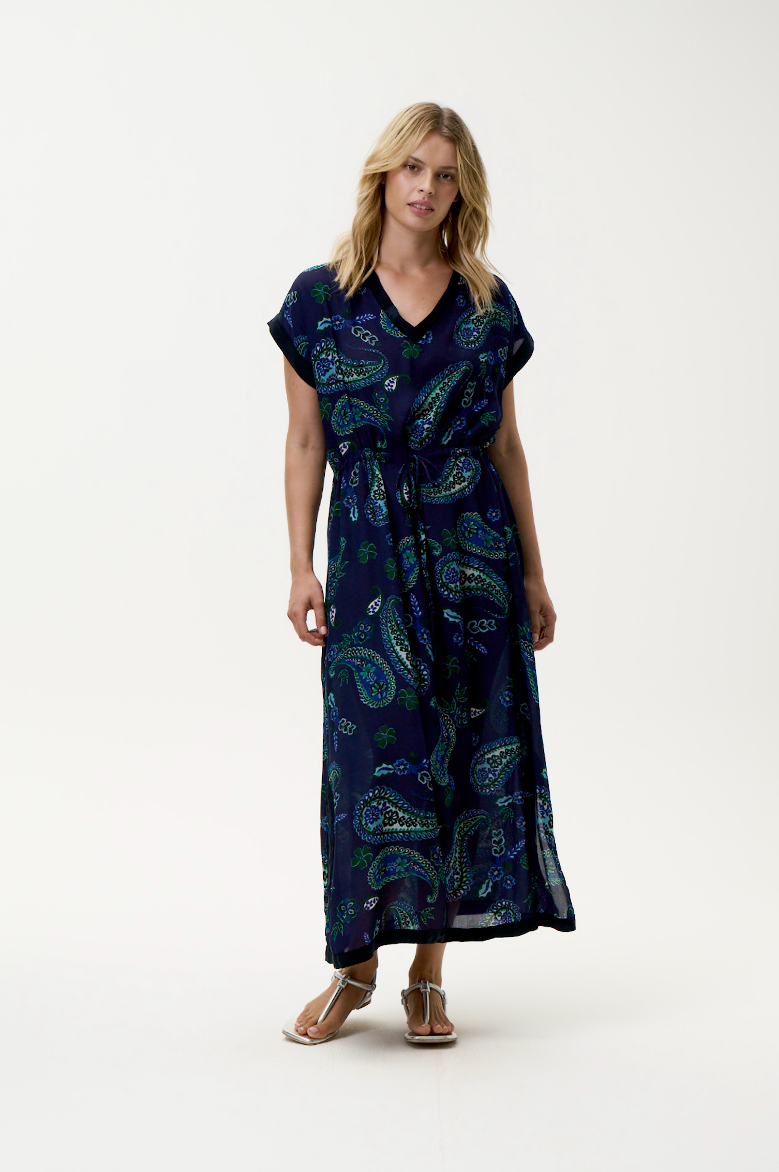 oneseason Sammi Hanalei Bay Viscose in Navy Paisley