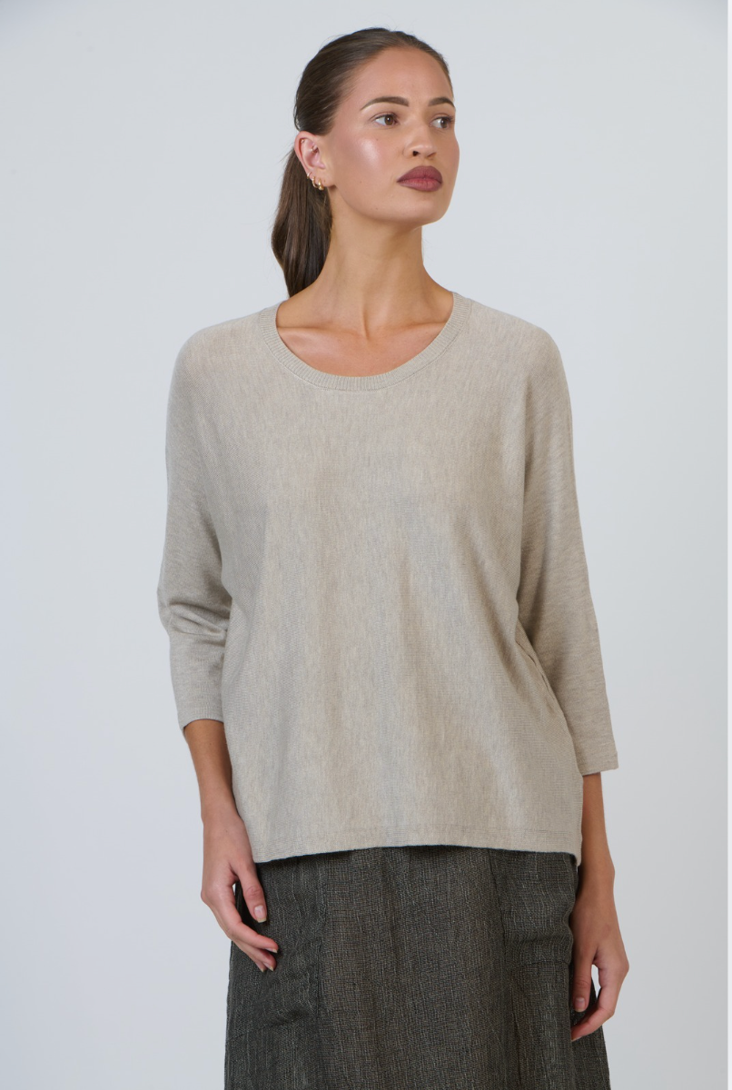 Olive et Julie Three Quarter Sleeve Round Neck Fine Knit Top in Partridge