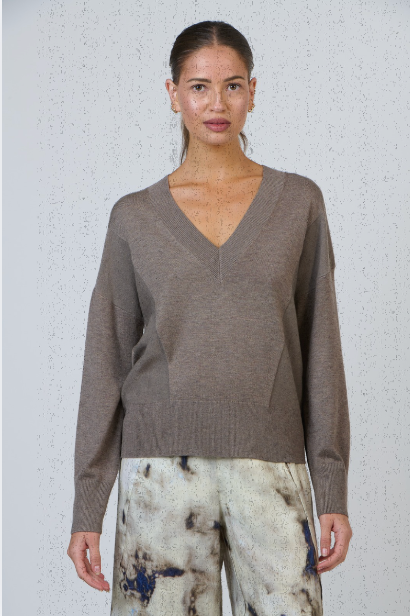 Olive et Julie Long Sleeve V Neck Fine Knit Top in Muck