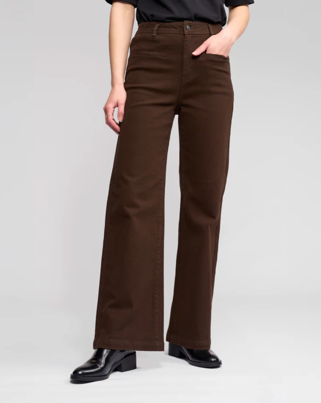 Vassalli Peace Wide Leg Full Length Jean in Chocolate