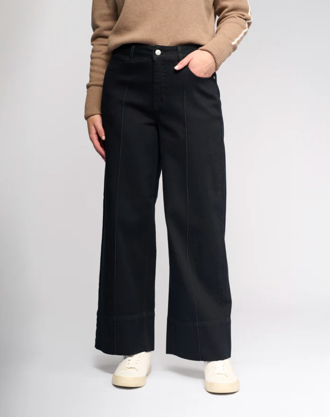 Vassalli Alley Wide Leg Ankle Grazer Jean in Black Denim