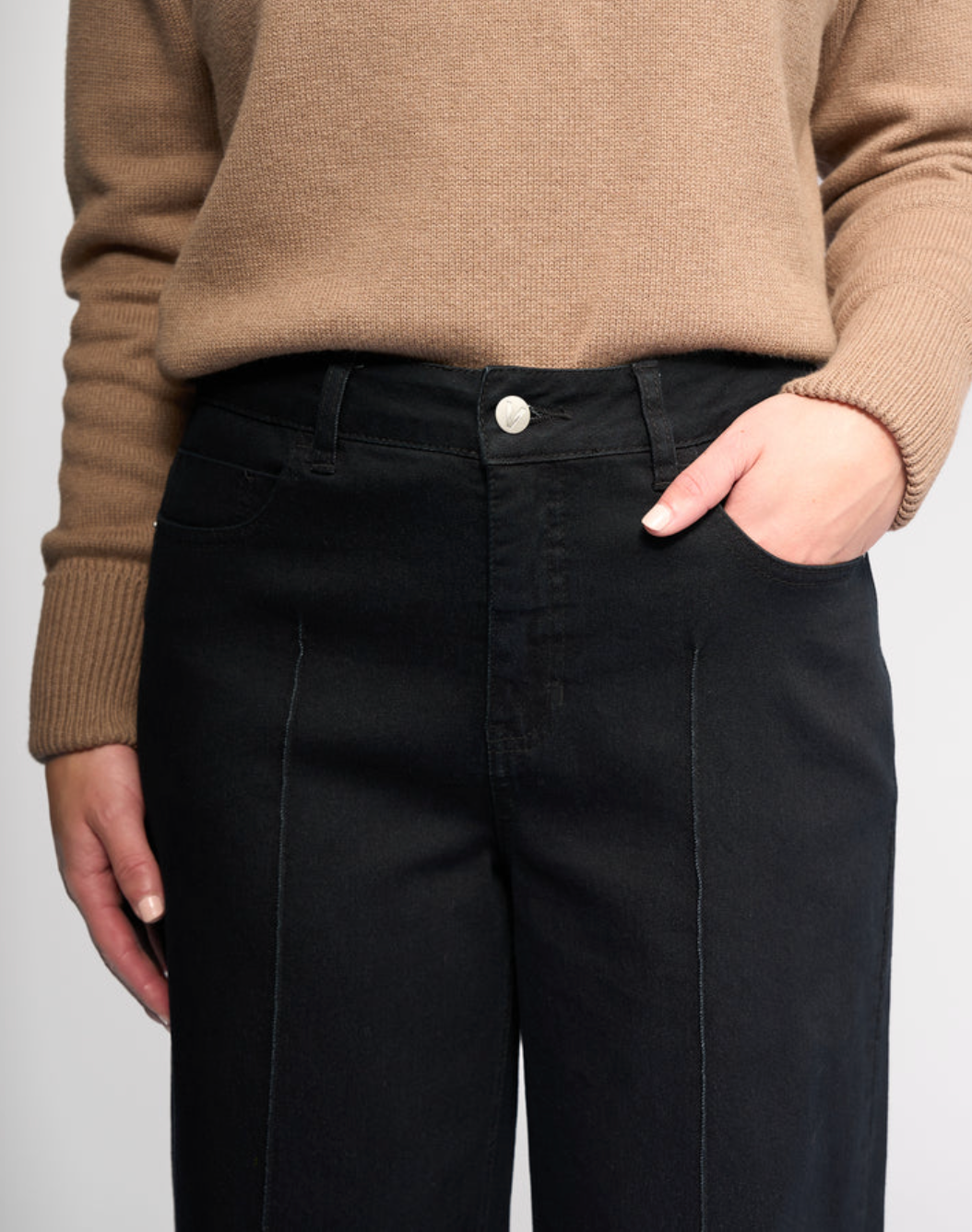 Vassalli Alley Wide Leg Ankle Grazer Jean in Black Denim