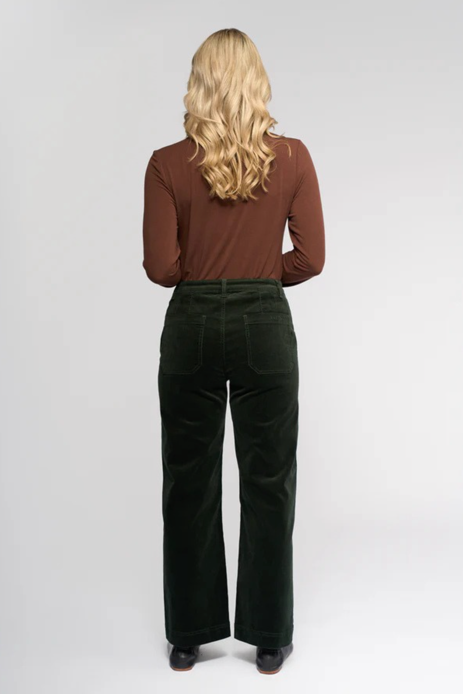 Vassalli Market Cord Straight Leg Ankle Grazer Pant in Forest