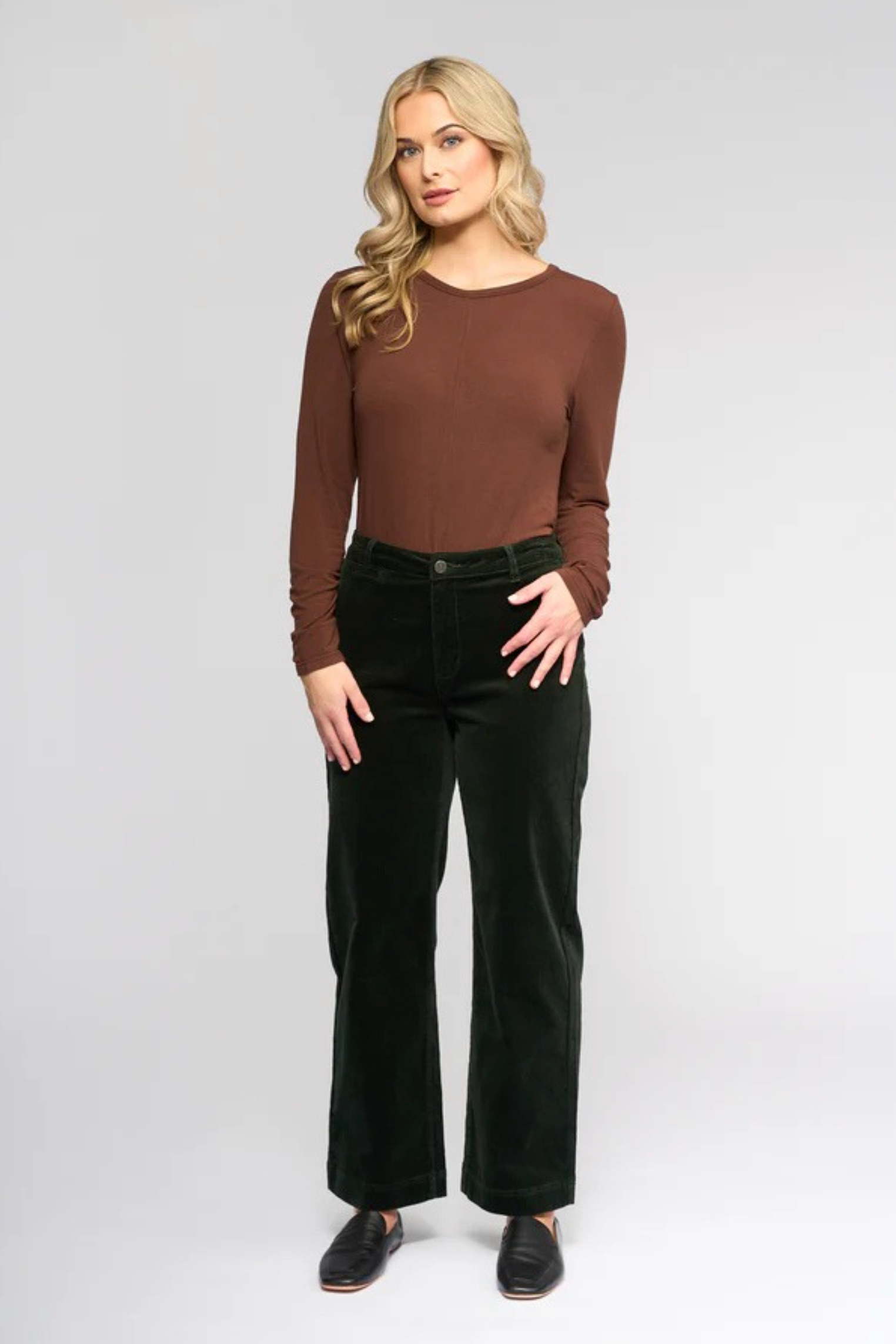 Vassalli Market Cord Straight Leg Ankle Grazer Pant in Forest