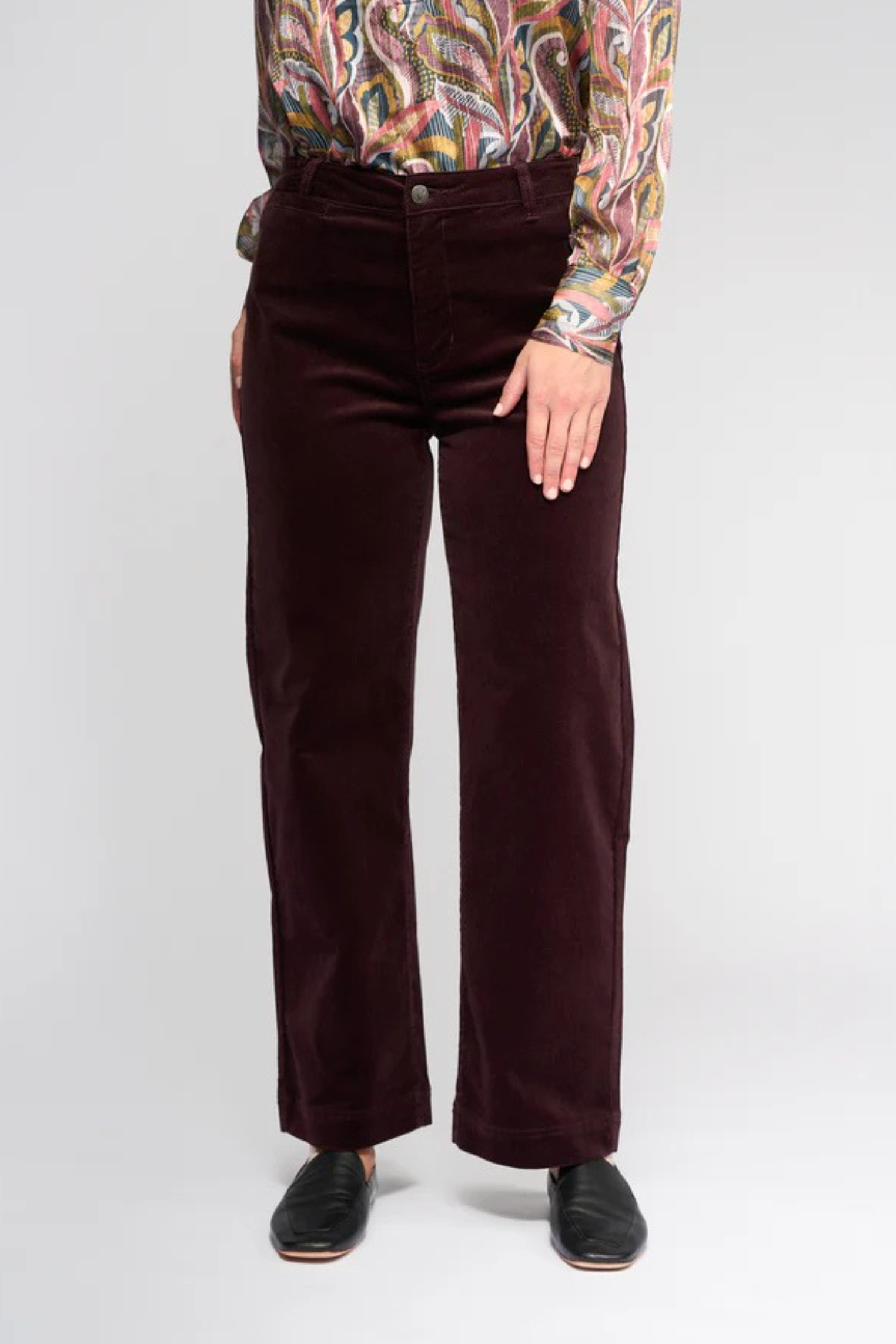 Vassalli Market Cord Straight Leg Ankle Grazer Pant in Merlot