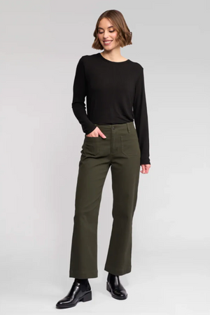 Vassalli Daily Straight Leg Ankle Grazer Jean in Hunter