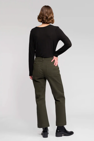 Vassalli Daily Straight Leg Ankle Grazer Jean in Hunter