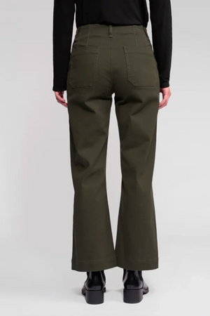 Vassalli Daily Straight Leg Ankle Grazer Jean in Hunter