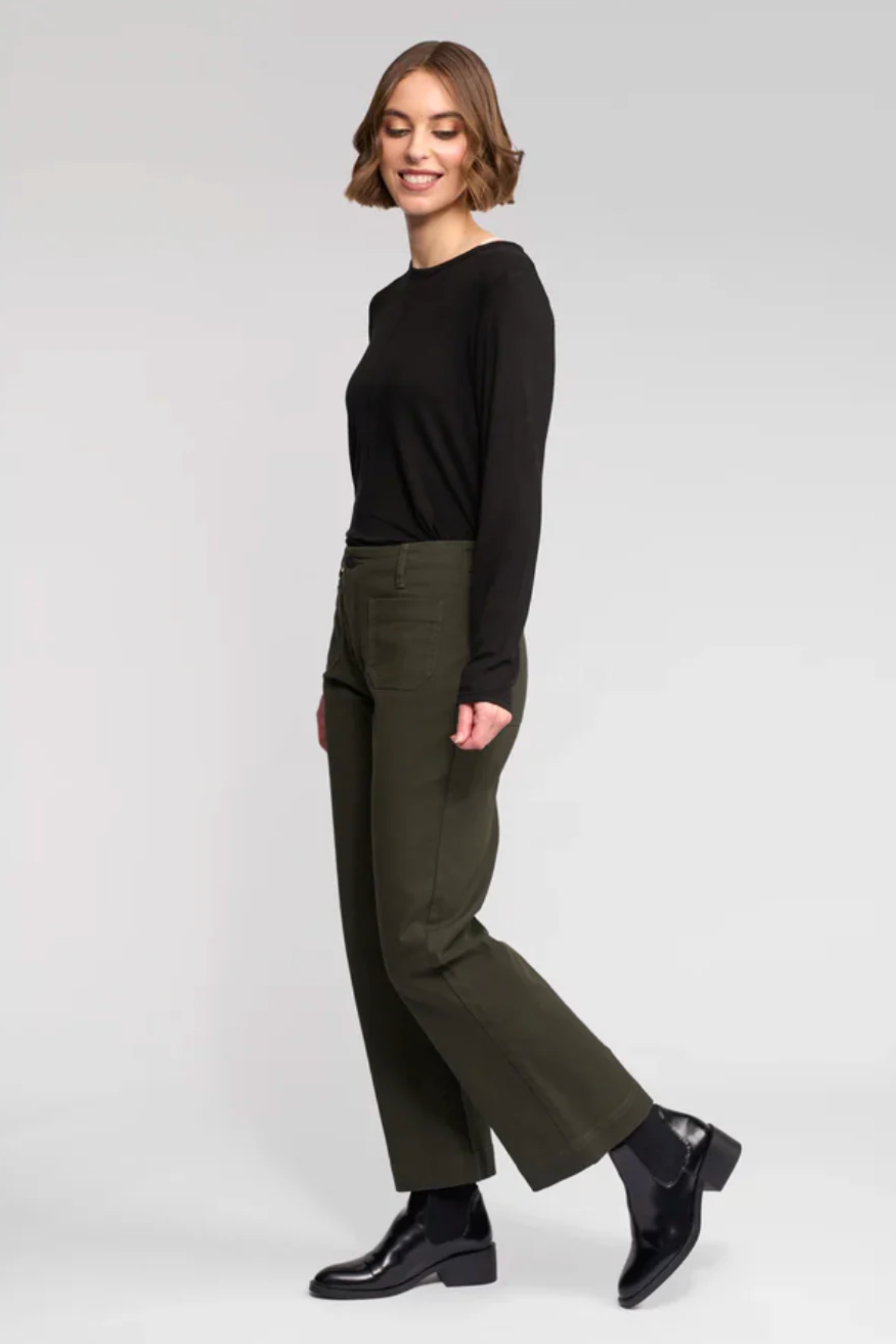 Vassalli Daily Straight Leg Ankle Grazer Jean in Hunter