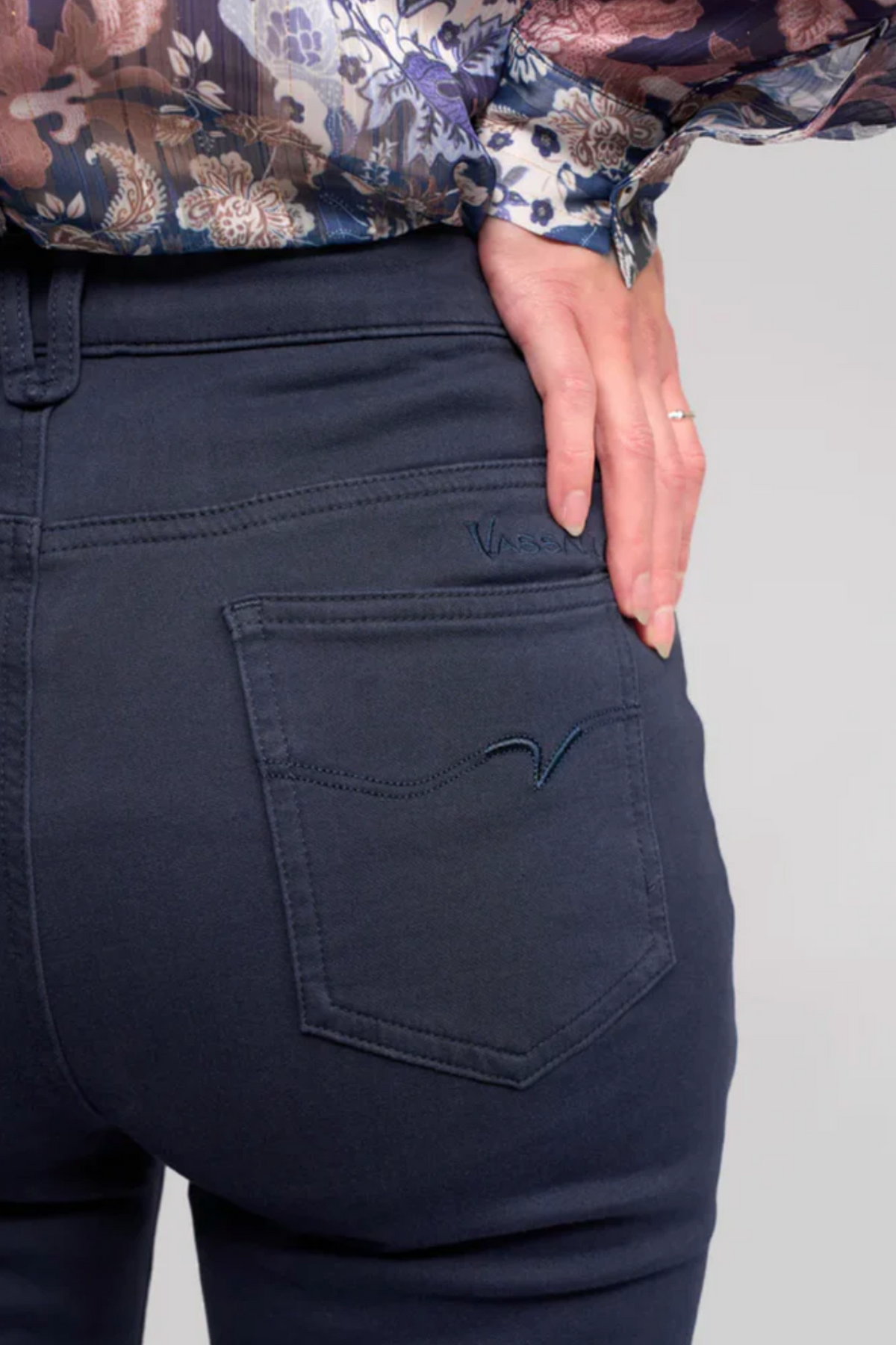 Vassalli Column Pant Slim Leg Knit Denim Jean in Carbon