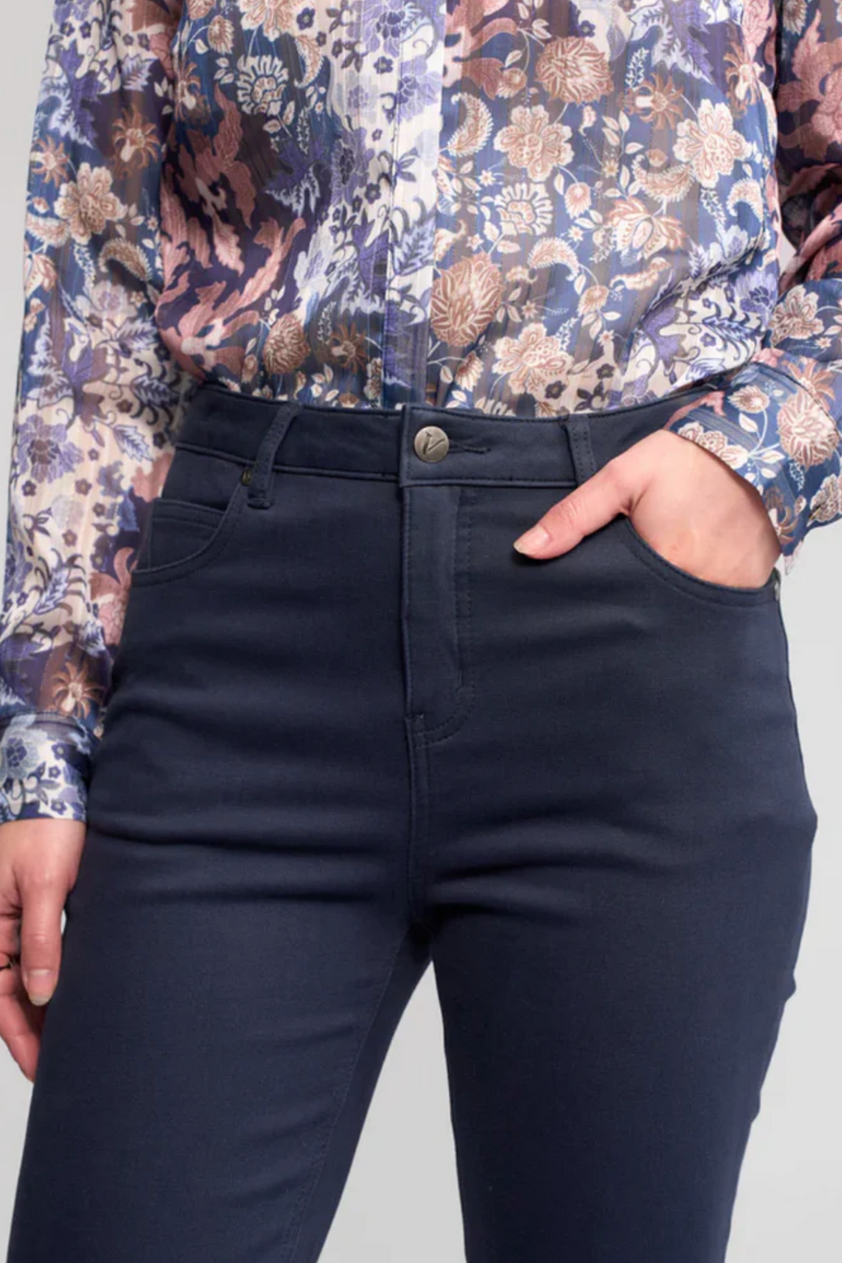 Vassalli Column Pant Slim Leg Knit Denim Jean in Carbon