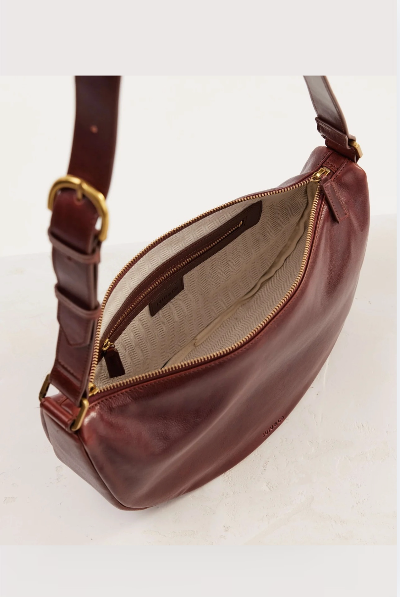 JUJU & Co Crescent Sling Leather bag in Maple