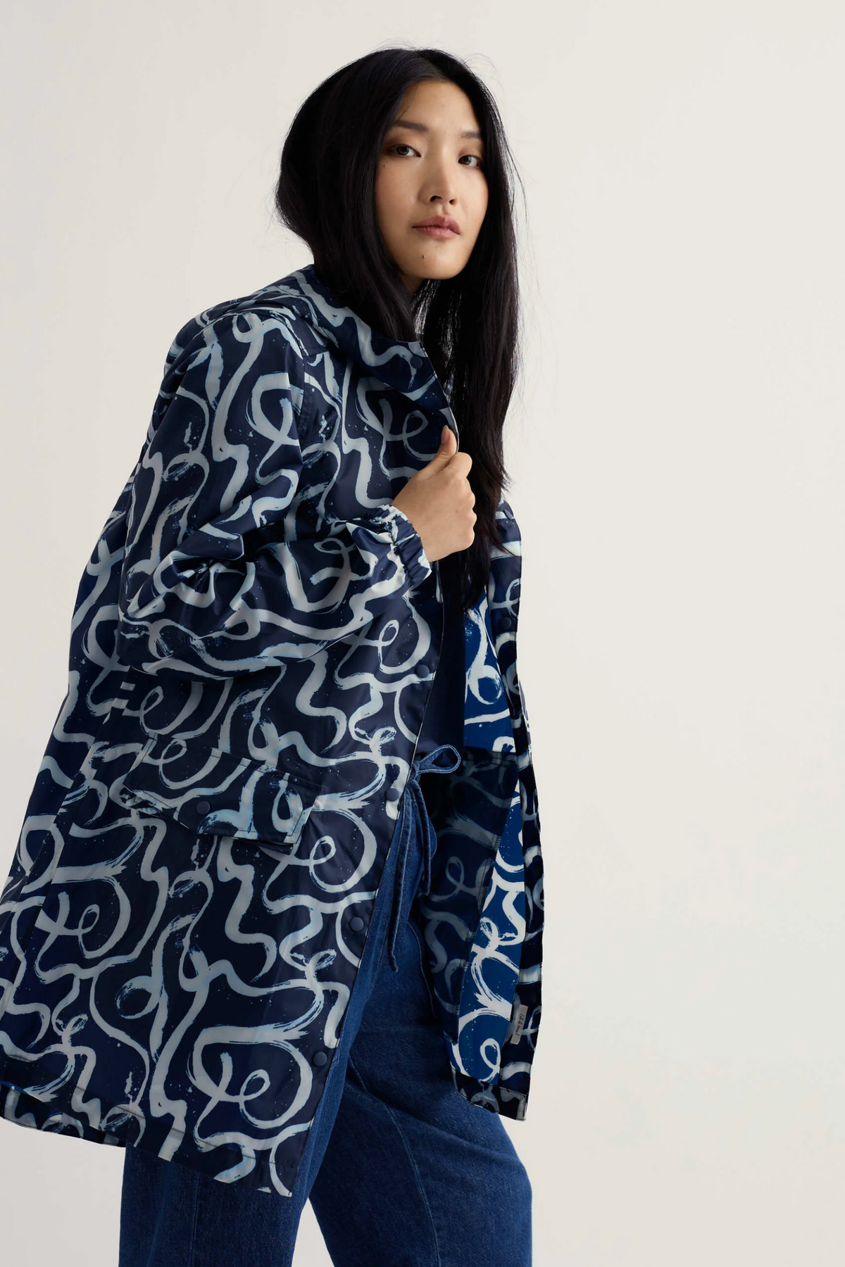 Seasalt Cornwall Packable Raincoat in Ink Strokes Maritime