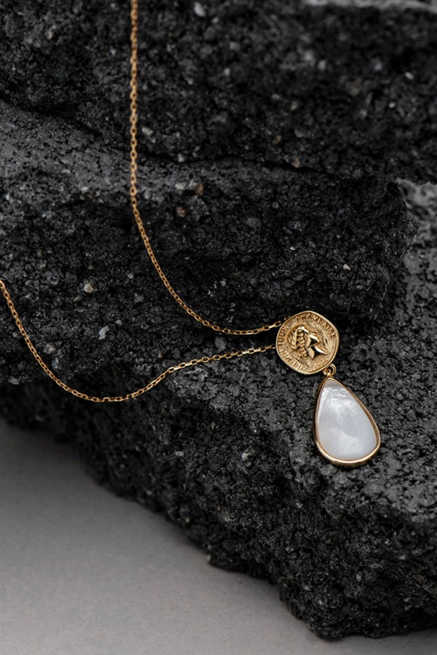 YiSu Design Gold Coin Water Drop Necklace