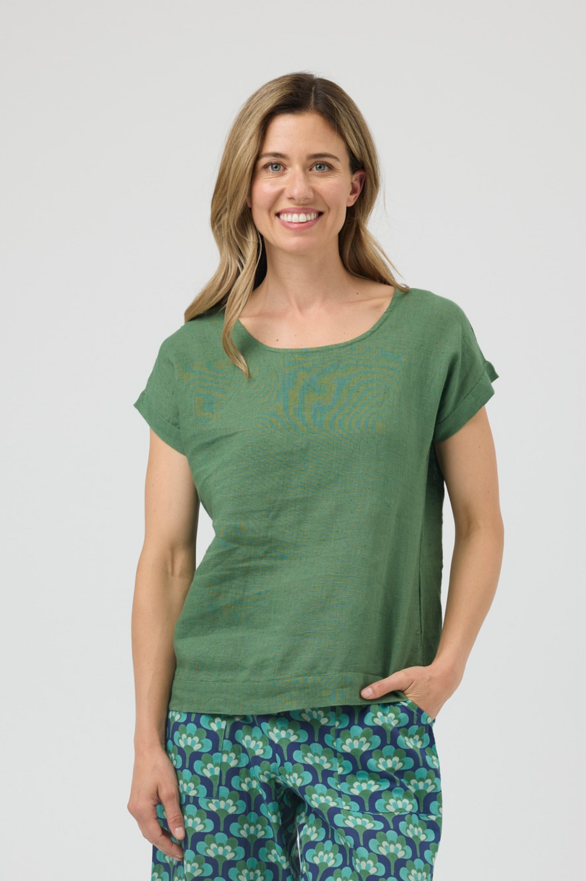 CAKE Vicky Round Neck Linen Top in Olive