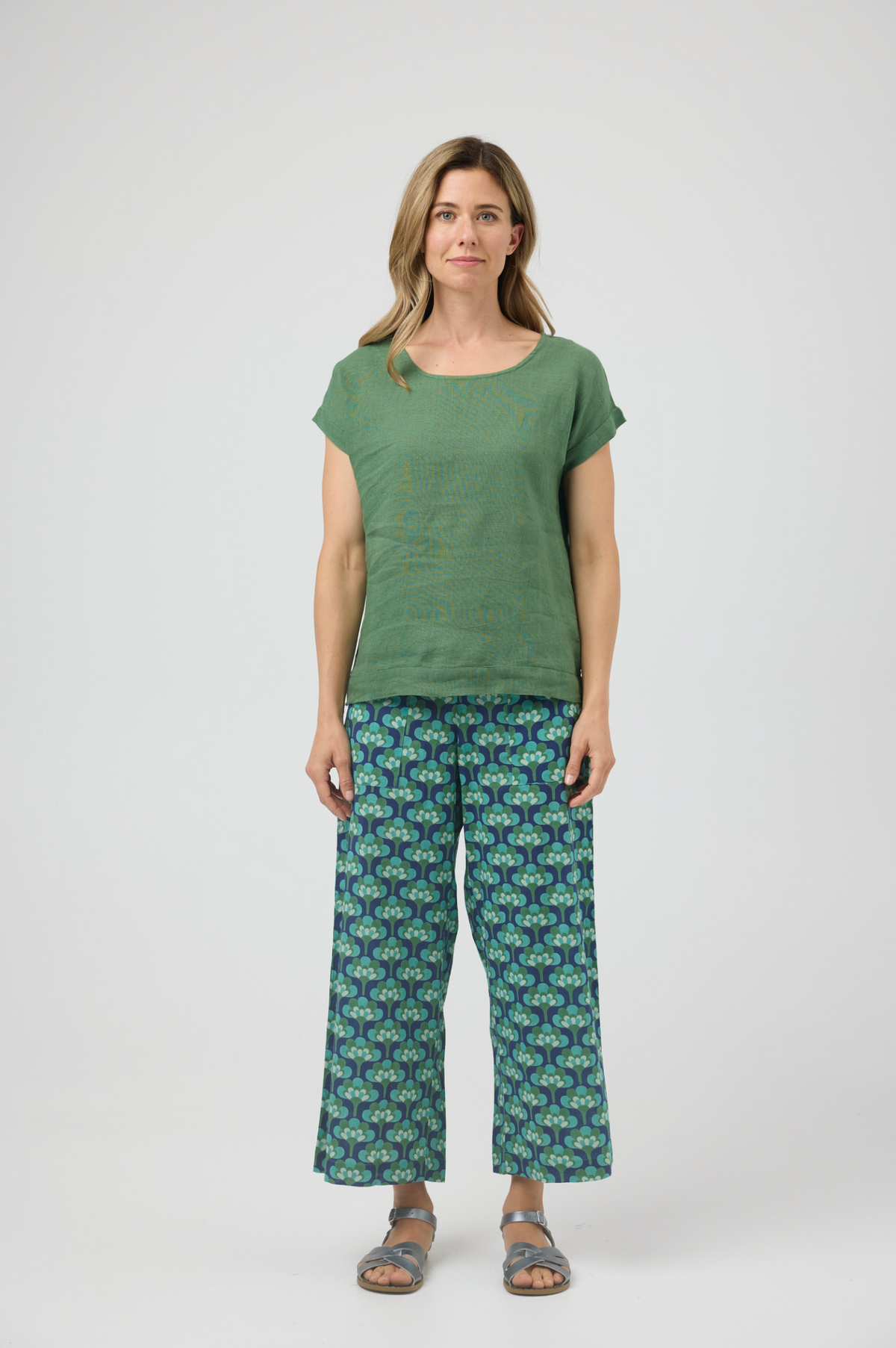 CAKE Vicky Round Neck Linen Top in Olive