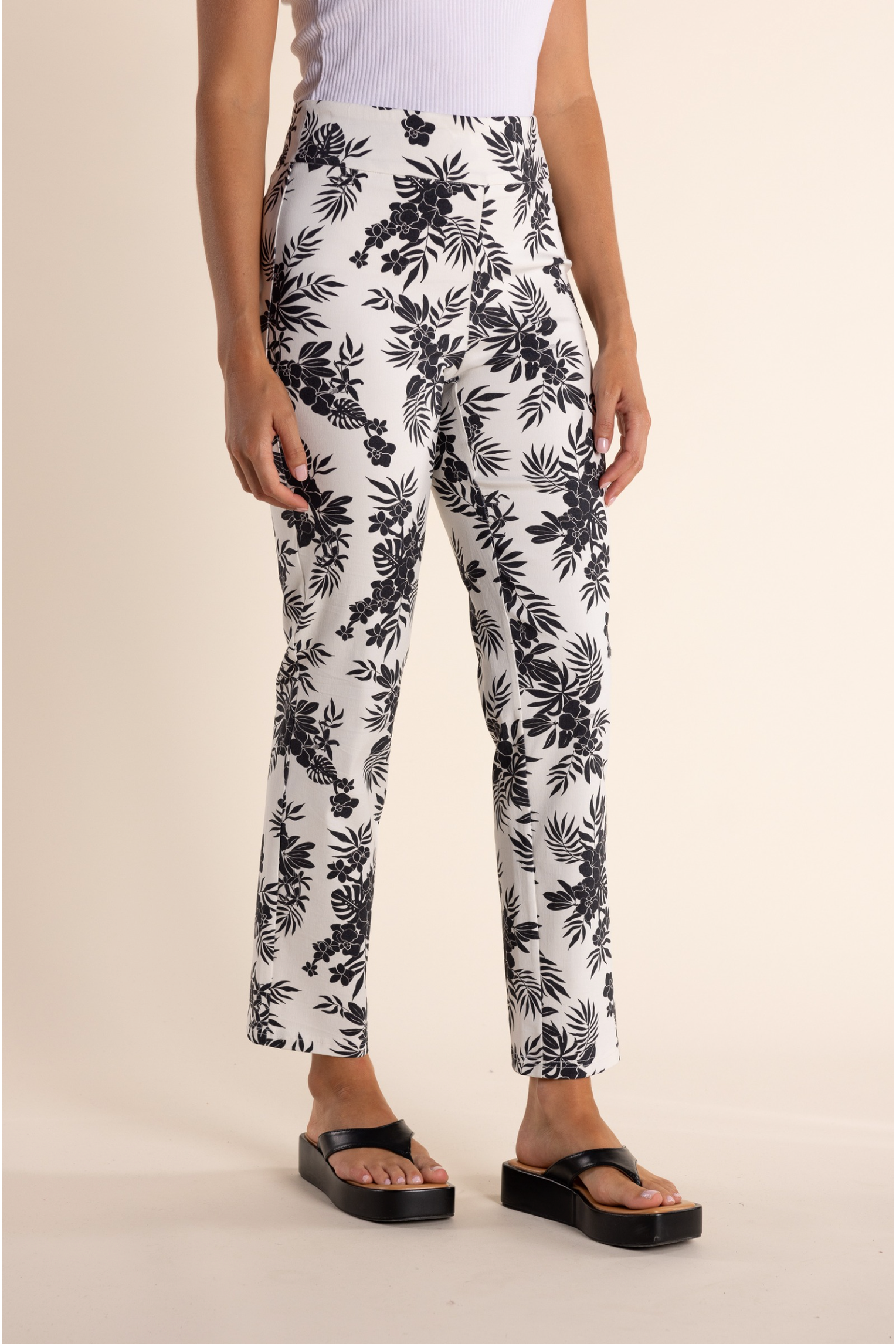 Two-T's Leaf Print Pant in Black White