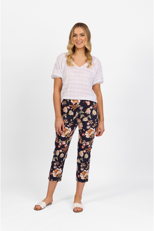 Vassalli Printed Slim Leg 7/8 Length Lightweight Pull on Pant in Freya