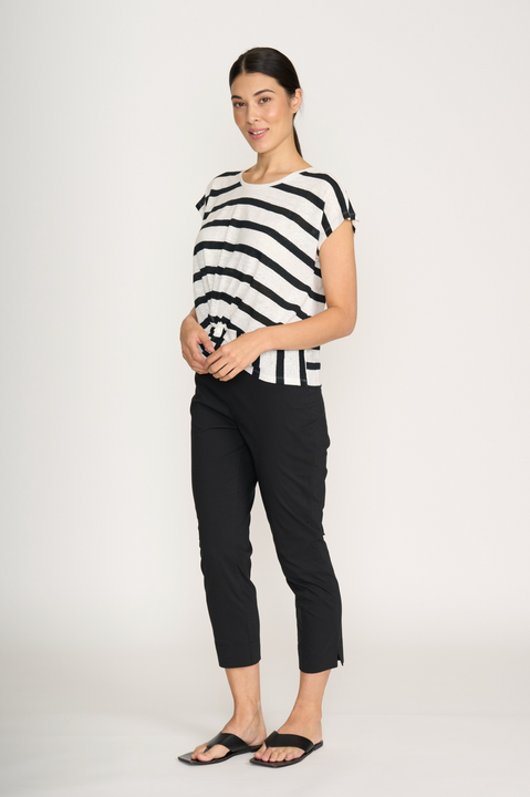 Foil Fuss Free Taper Trapeze Capri Pant in Black